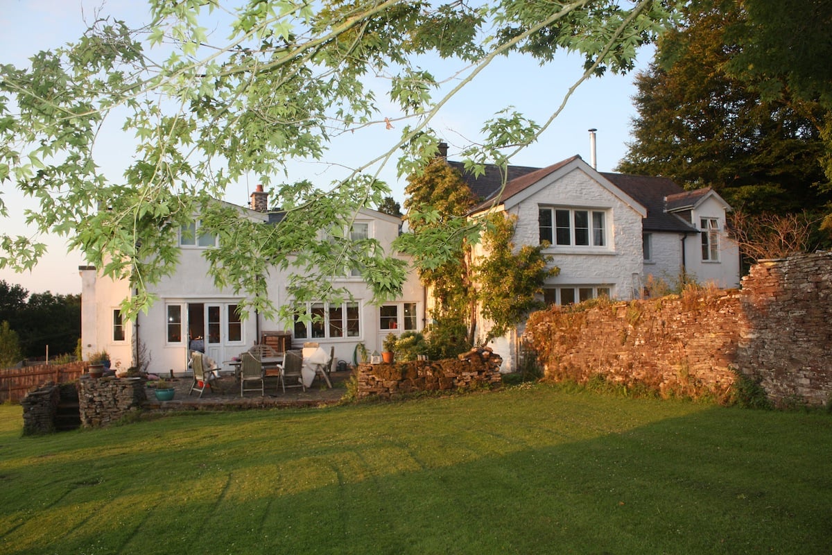 Dorlands Country House Sleeps up to 14
